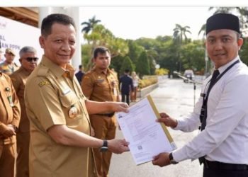 Gubernur Serahkan SK 1.717 PPPK Nakes di Lingkungan Pemerintah Aceh