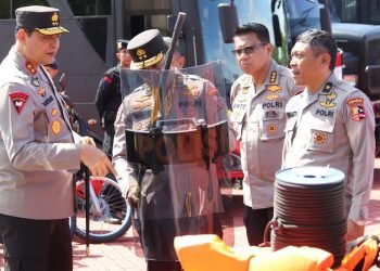 Kapolda Aceh Didampingi Wairwasum Polri Tinjau Alat Khusus Kepolisian