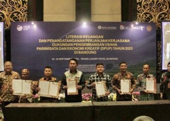 Kemenparekraf Serahkan Bantuan DPUP ke 18 Desa Wisata di 11 Provinsi