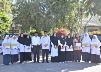 Siswa MTsN 1 Raih Sejumlah Prestasi, Kakankemenag Serahkan Penghargaan