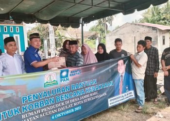 Salurkan Bantuan Kepada Korban Kebakaran di Subulussalam, Ini Harapan Wakil Ketua Komisi V DPRA