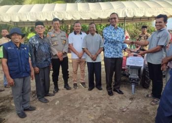 Salurkan Bantuan Traktor Roda Dua di Samadua, Ini Harapan Pj. Bupati Aceh Selatan