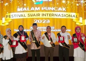 Pecahkan Rekor MURI, Salman Terima Penghargaan