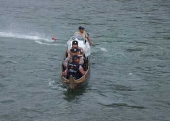 Telusuri Sungai Kluet Selama 1 Jam, Polisi Kawal Kotak Suara Dari TPS Desa Terpencil