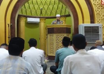 Isi Ceramah  Sholat Tarawih di Masjid Agung Istiqamah Kasat Binmas Polres Aceh Selatan sampaikan pesan Kamtibmas