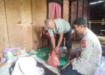 Bulan Suci Ramadhan, Polsek Kluet Utara Sambangi Warga Salurkan Paket Sembako