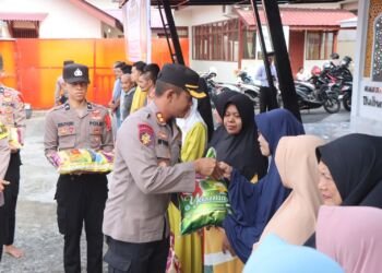 Polres Aceh Selatan Salurkan Zakat Fitrah Untuk Warga yang berhak menerima