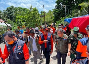 Erupsi Gunung Ruang, Kepala BNPB Tinjau Lokasi Pengungsian Warga di Pulau Siau