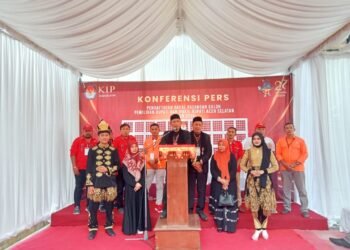 Tgk Amran-Akmal Resmi Daftar ke KIP Aceh Selatan, diiringi ribuan pendukung