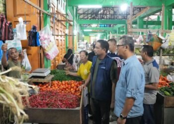 Sidak Pasar, Pj Wali Kota Sabang: bahan pangan tersedia dan harga terpantau stabil