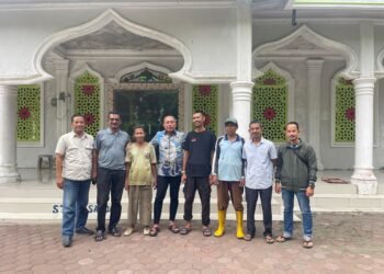 Anggota DPRA, Irpannusir Tinjau Pembangunan Paving Block di Panton Luas, Aceh Selatan