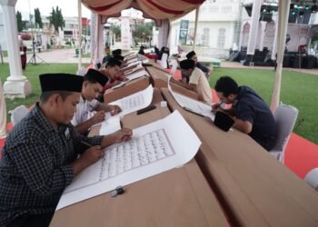LPTQ Kembali Menyalin Mushaf Al-Qur’an di Masjid Raya Baiturrahman dengan Tangan