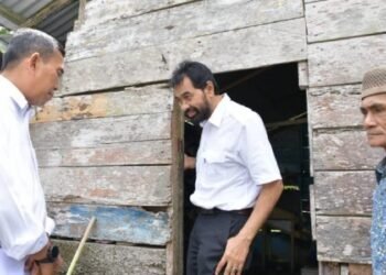 Gubernur Muzakir Manaf Verifikasi Langsung Penerima Bantuan RLH di Simeulue
