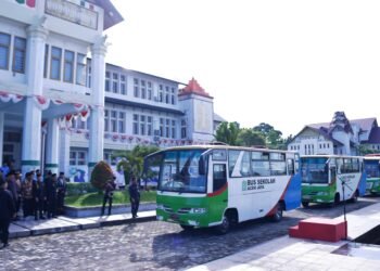 Bupati dan Wakil Bupati Aceh Jaya Luncurkan TASIGRA Bus Sekolah Gratis untuk siswa