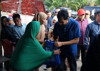 Mualem Tinjau Penerima Bantuan Rumah di Aceh Singkil