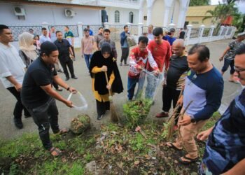 Illiza dan Afdhal Aksi Gotong Royong Bersihkan Ulee Lheue Sambut HUT Banda Aceh ke-820