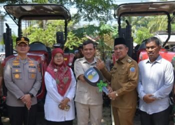 Dukung Ketahanan Pangan, Wagub Aceh Salurkan Bantuan Alsintan ke Tiga Kabupaten
