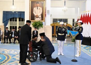 Prabowo Berlutut Hormati Teungku Nyak Sandang, Pahlawan Seulawah RI-001