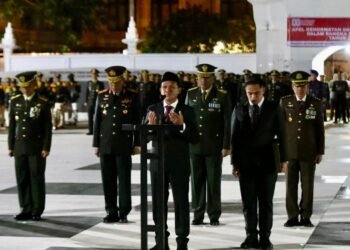 Wakil Gubernur Aceh Fadhlullah Pimpin Apel Kehormatan dan Renungan Suci HUT RI ke-80