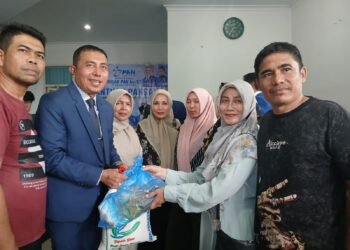 Sambut dan Meriahkan HUT PAN ke 27, DPW PAN Aceh salurkan sembako kepada masyarakat sekitar