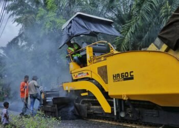 PUPR Aceh Barat Aspal Jalan Desa Pasie Masjid