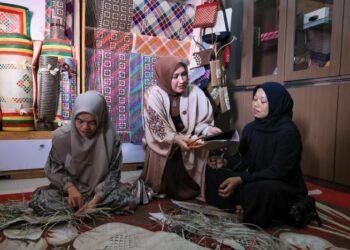 Kak Ana Apresiasi dan Borong Produk Kerajinan Dekranasda Aceh Timur