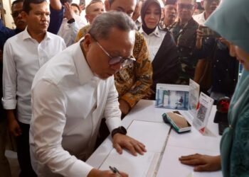 Menko Pangan Zulkifli Hasan dan Wagub Aceh Tinjau Koperasi Desa Merah Putih di Banda Aceh