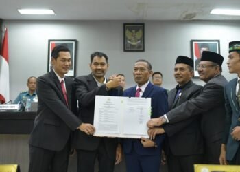 DPRA dan Gubernur Aceh Sahkan APBA Perubahan 2025