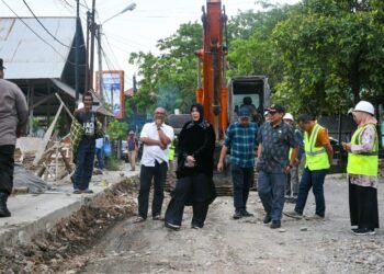 Wali Kota Illiza Tinjau Perbaikan Jalan A Majid Ibrahim, Minta Warga Jaga Kebersihan Drainase