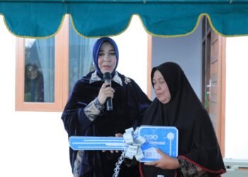 Illiza Serahkan Rumah Layak Huni untuk Warga Lambaro Skep