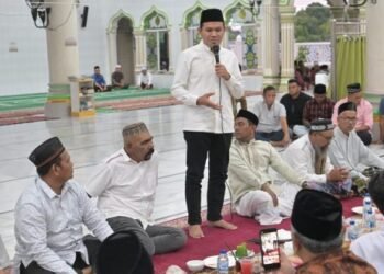Wagub Aceh Buka Puasa Bersama Warga Teupin Raya, Kenang Jasa Abu Razak
