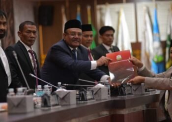 Gubernur Aceh Hadiri Paripurna DPRA Penyampaian Rekomendasi LKPJ 2025